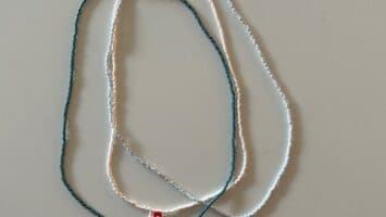 Museum Break : Pendentif fleur en perles tissées