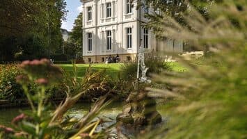 Villa Plage : Summer Flow in the Park