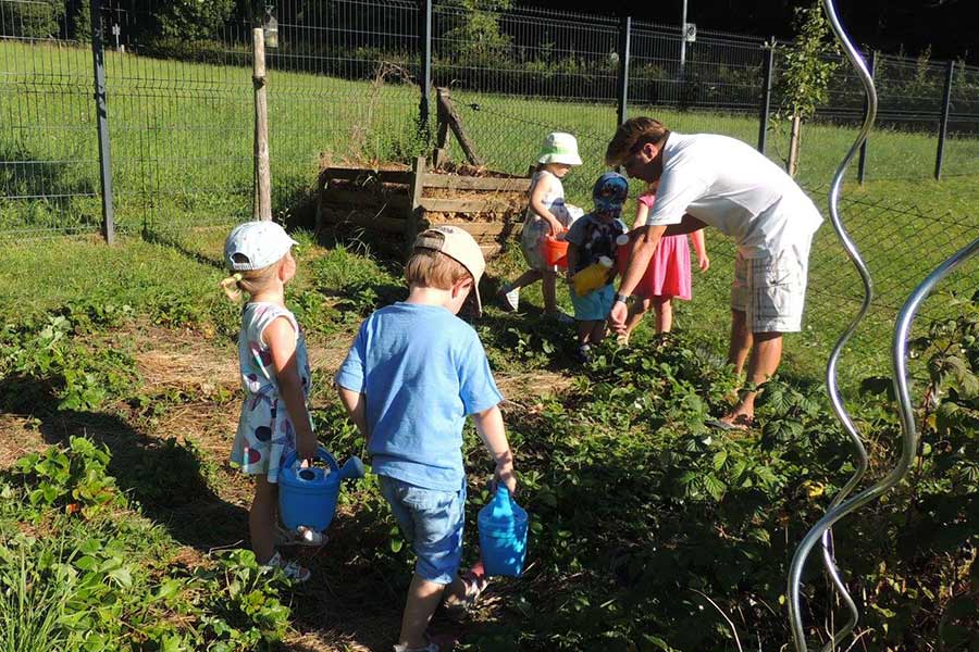 kideaz creche cannelle et caramel potager activite enfants jardin