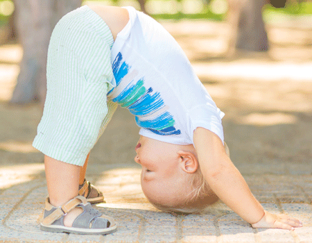 Kideaz Bebe Se Met Au Yoga La Tendance Pour Les Tout Petits