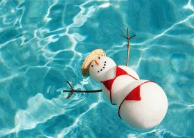 Kideaz bonhomme neige piscine