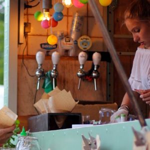 Food Trucks & Restaurants