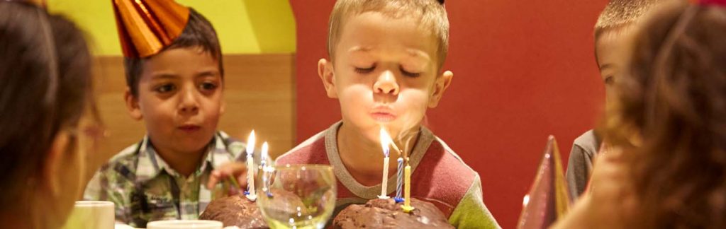 kideaz copyright Youth hostel birthday for kids banner