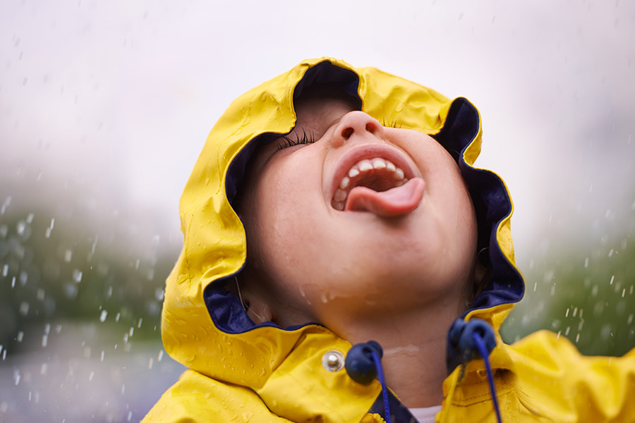 kideaz explorateurs bonheur creche enfant nature pluie