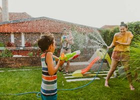 kideaz jardin jeu deau enfant parent famille ete