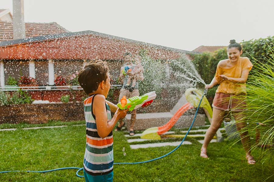 kideaz jardin jeu deau enfant parent famille ete