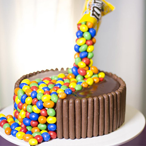 kideaz article gateaux anniversaires enfants gravity cake copyright fashioncooking