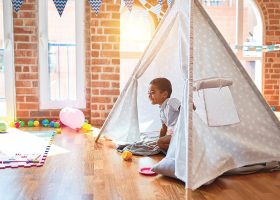 kideaz amenagement espace de jeu salon enfant tipi