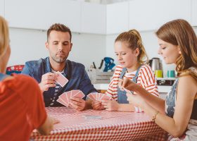 kideaz jeux cartes societe famille enfants parents