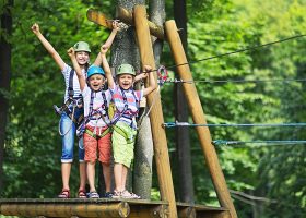 kideaz enfants accrobranche foret arbres sortie activite exterieur