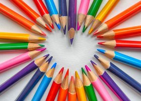 kideaz copyright atelier des arts couleurs crayons