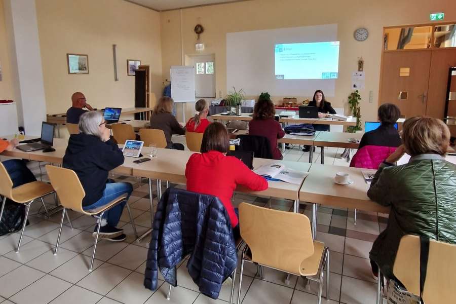 kideaz copyright event  internetcaf pour seniors cours