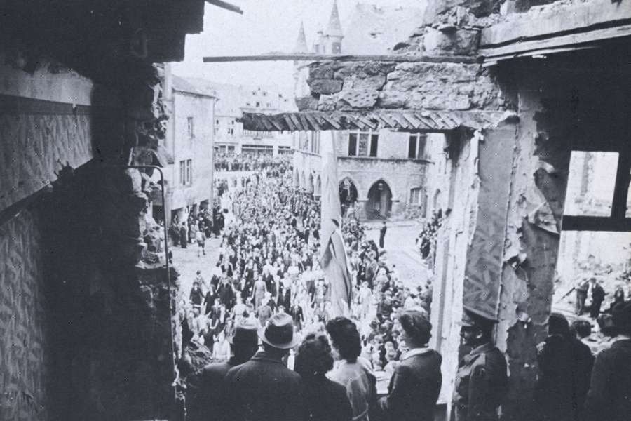 kideaz copyright event trifolion  exposition la procession dansante 1945