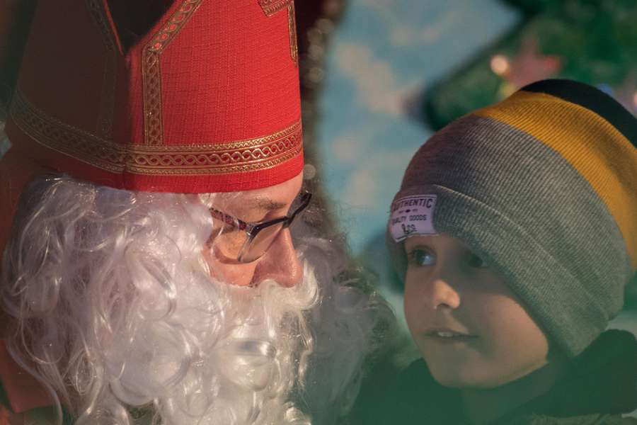 kideaz copyright event  saint nicolas arrive ettelbruck