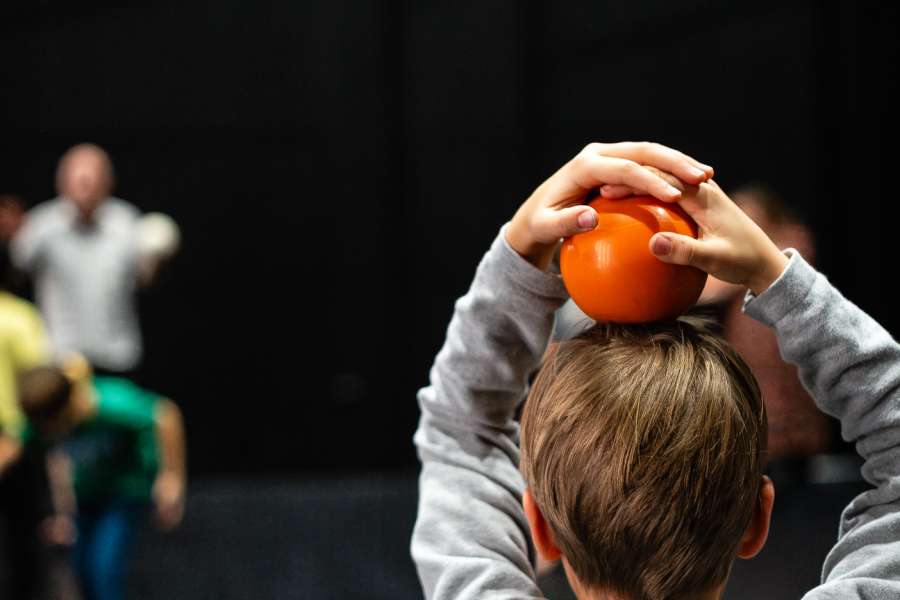 kideaz copyright event escher theater  atelier de jonglage