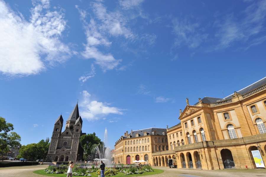 kideaz copyright event agence inspire metz office de tourisme  visite guidee de la cathedrale a la place de la comedie