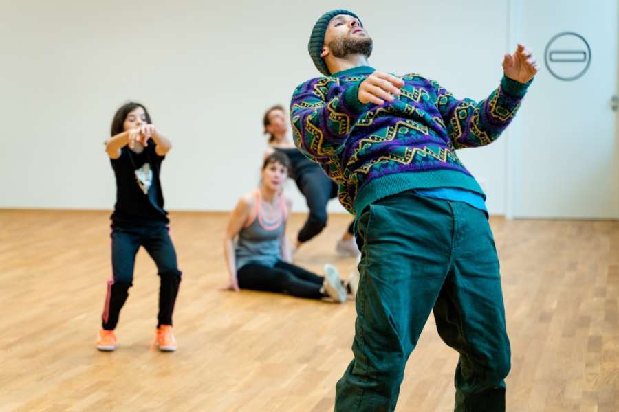 kideaz copyright event ariston escher theater  atelier initiation au hip hop