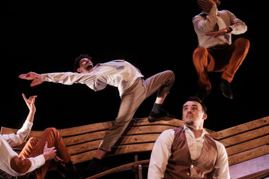 kideaz copyright event cape centre des arts pluriels ettelbruck  sous le poids des plumes