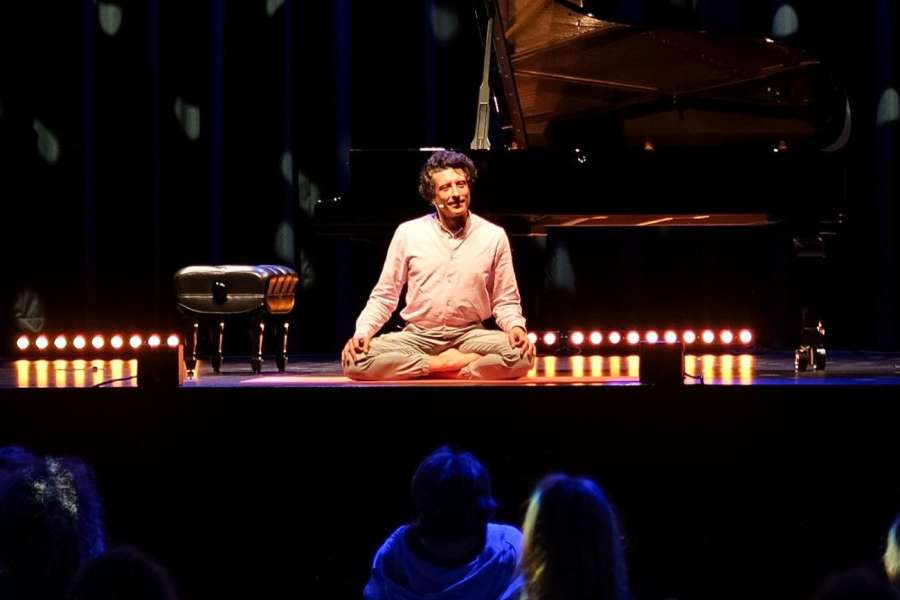 kideaz copyright event trifolion  concert de yoga avec jnanadev david ianni