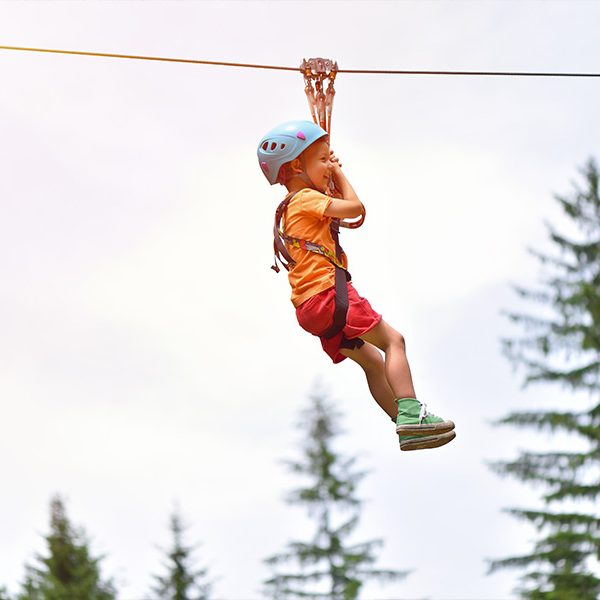 kideaz tyrolienne enfant garcon parc accrobranche